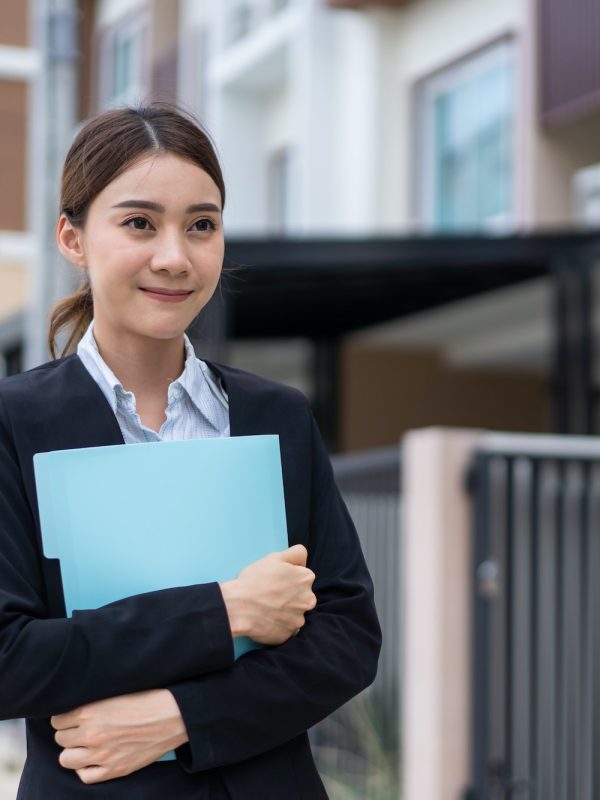 portrait-of-asian-business-woman-looking-at-camera-job-application-and-recruitment-concept-q70eezz1sgsb42eumek8scg1134mnd05dpu25h5g00